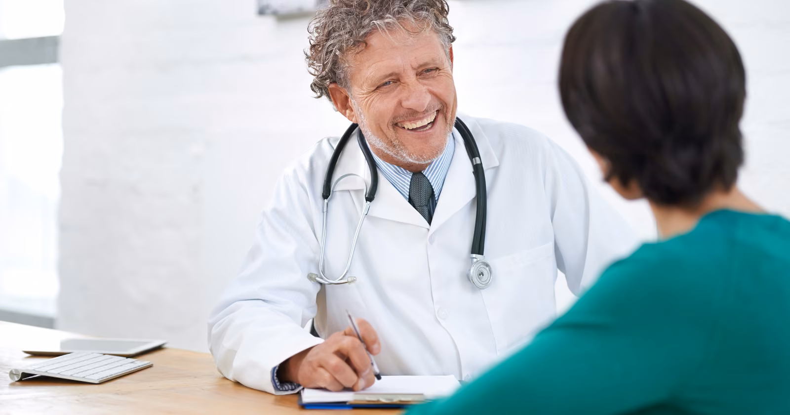 Pós-atendimento ao paciente em clínicas: o guia das práticas que fazem ele volta